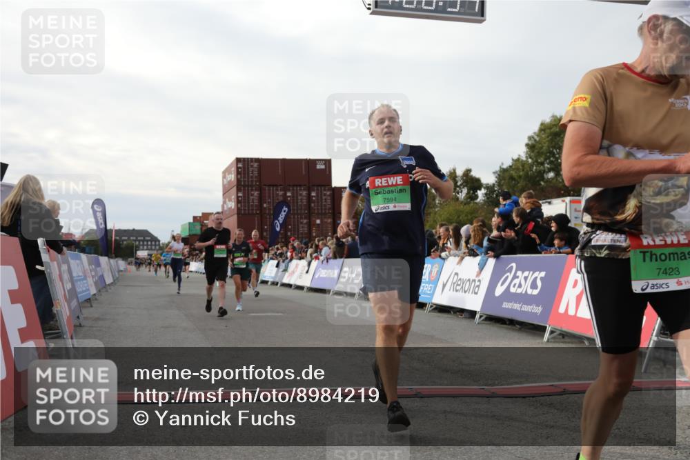 03.10.2025 - Köhlbrandbrückenlauf Yannick Fuchs http://msf.ph/oto/8984219 03.10.2025 16:08:32 Ziel 7339, 7360, 7423, 7594, 7616, 7708, 7851, 8279, 8778, 9110 meine-sportfotos.de