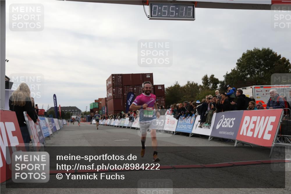 03.10.2025 - Köhlbrandbrückenlauf Yannick Fuchs http://msf.ph/oto/8984222 03.10.2025 15:55:16 Ziel 7053, 7100, 7197 meine-sportfotos.de