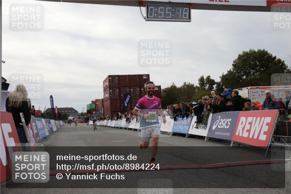 03.10.2025 - Köhlbrandbrückenlauf Yannick Fuchs http://msf.ph/oto/8984224 03.10.2025 15:55:16 Ziel 7053, 7100, 7197 meine-sportfotos.de