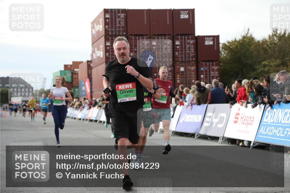 03.10.2025 - Köhlbrandbrückenlauf Yannick Fuchs http://msf.ph/oto/8984229 03.10.2025 16:08:33 Ziel 7339, 7360, 7423, 7594, 7616, 7708, 7851, 8279, 8778, 9110 meine-sportfotos.de