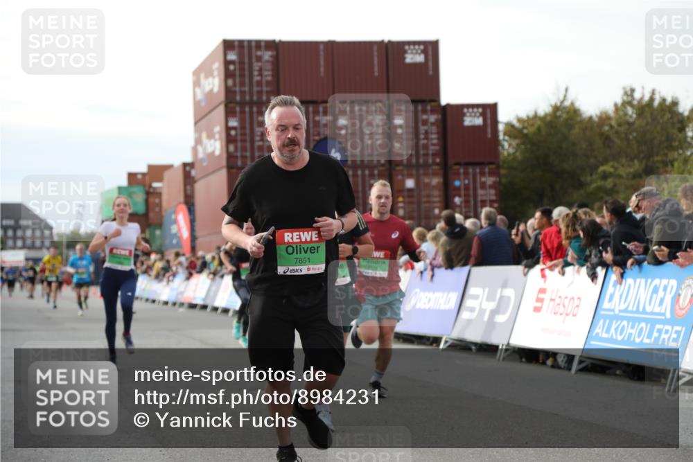 03.10.2025 - Köhlbrandbrückenlauf Yannick Fuchs http://msf.ph/oto/8984231 03.10.2025 16:08:33 Ziel 7339, 7360, 7423, 7594, 7616, 7708, 7851, 8279, 8778, 9110 meine-sportfotos.de
