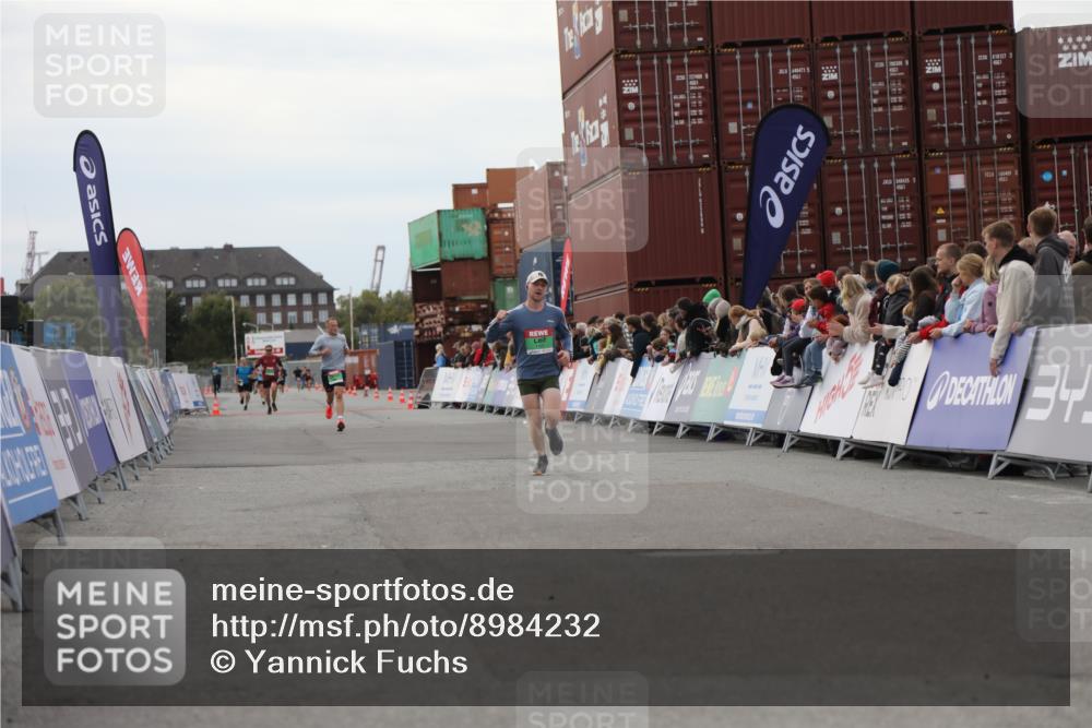 03.10.2025 - Köhlbrandbrückenlauf Yannick Fuchs http://msf.ph/oto/8984232 03.10.2025 15:55:17 Ziel 7053, 7197 meine-sportfotos.de