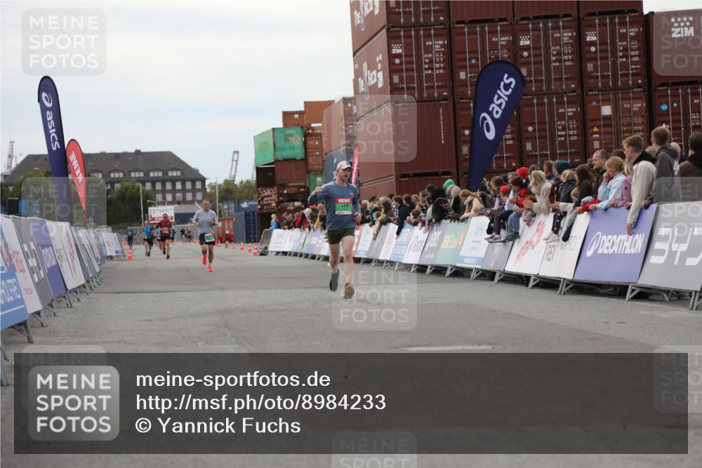 03.10.2025 - Köhlbrandbrückenlauf Yannick Fuchs http://msf.ph/oto/8984233 03.10.2025 15:55:17 Ziel 7053, 7197 meine-sportfotos.de