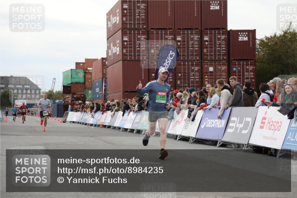 03.10.2025 - Köhlbrandbrückenlauf Yannick Fuchs http://msf.ph/oto/8984235 03.10.2025 15:55:19 Ziel 7053, 7197, 8993 meine-sportfotos.de