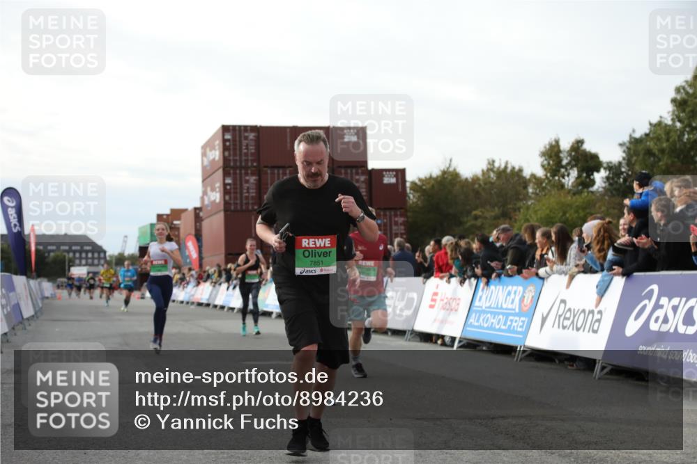 03.10.2025 - Köhlbrandbrückenlauf Yannick Fuchs http://msf.ph/oto/8984236 03.10.2025 16:08:34 Ziel 7283, 7339, 7360, 7423, 7594, 7616, 7708, 7851, 8279, 8778 meine-sportfotos.de