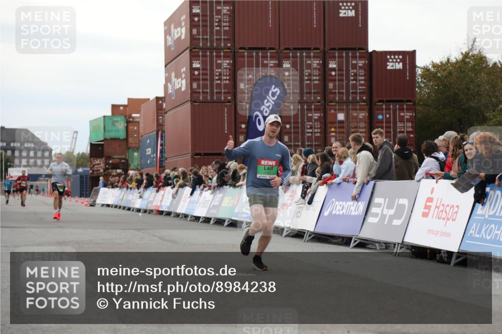 03.10.2025 - Köhlbrandbrückenlauf Yannick Fuchs http://msf.ph/oto/8984238 03.10.2025 15:55:19 Ziel 7053, 7197, 8993 meine-sportfotos.de