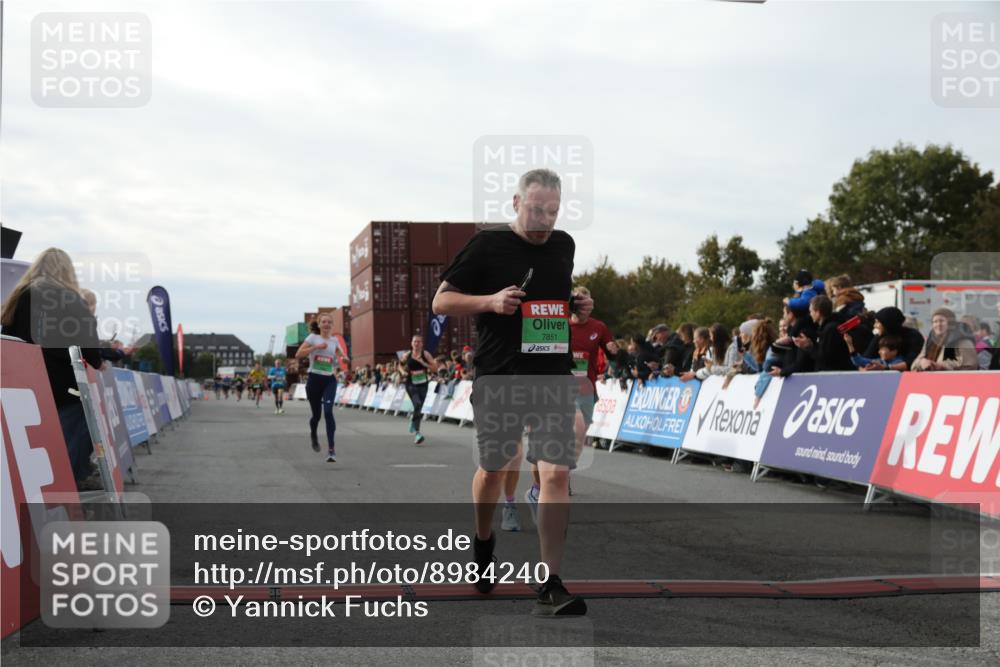 03.10.2025 - Köhlbrandbrückenlauf Yannick Fuchs http://msf.ph/oto/8984240 03.10.2025 16:08:34 Ziel 7283, 7339, 7360, 7423, 7594, 7616, 7708, 7851, 8279, 8778 meine-sportfotos.de