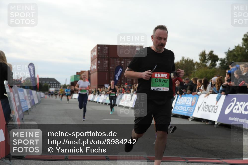 03.10.2025 - Köhlbrandbrückenlauf Yannick Fuchs http://msf.ph/oto/8984242 03.10.2025 16:08:34 Ziel 7283, 7339, 7360, 7423, 7594, 7616, 7708, 7851, 8279, 8778 meine-sportfotos.de