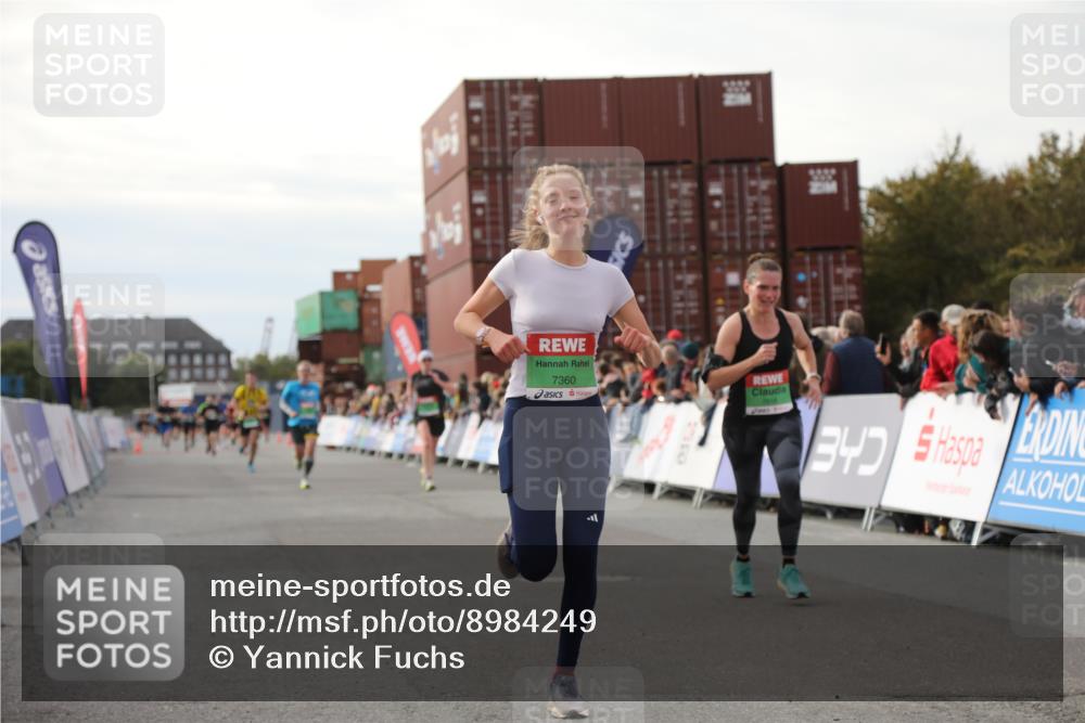 03.10.2025 - Köhlbrandbrückenlauf Yannick Fuchs http://msf.ph/oto/8984249 03.10.2025 16:08:36 Ziel 7283, 7339, 7360, 7616, 7708, 7851, 8279, 8778 meine-sportfotos.de