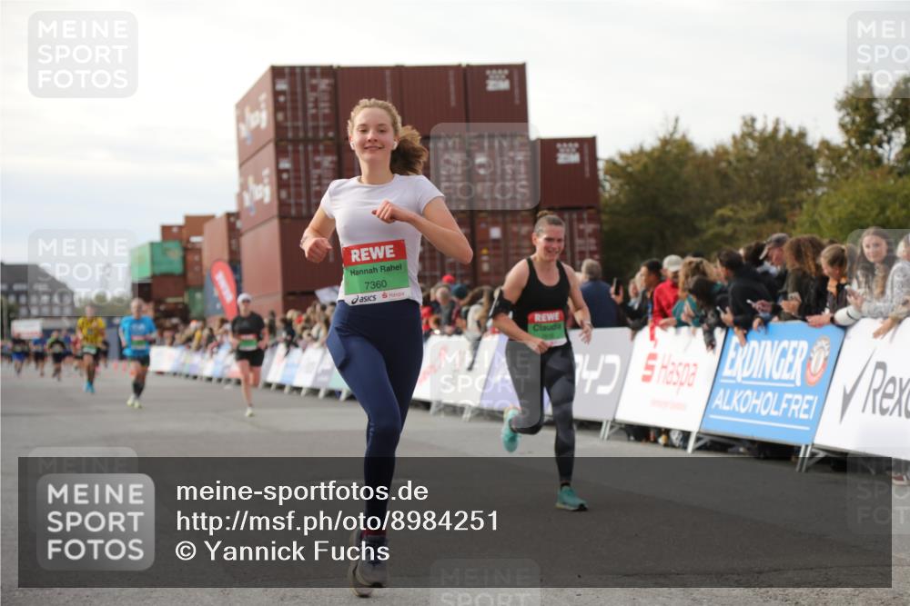 03.10.2025 - Köhlbrandbrückenlauf Yannick Fuchs http://msf.ph/oto/8984251 03.10.2025 16:08:36 Ziel 7283, 7339, 7360, 7616, 7708, 7851, 8279, 8778 meine-sportfotos.de