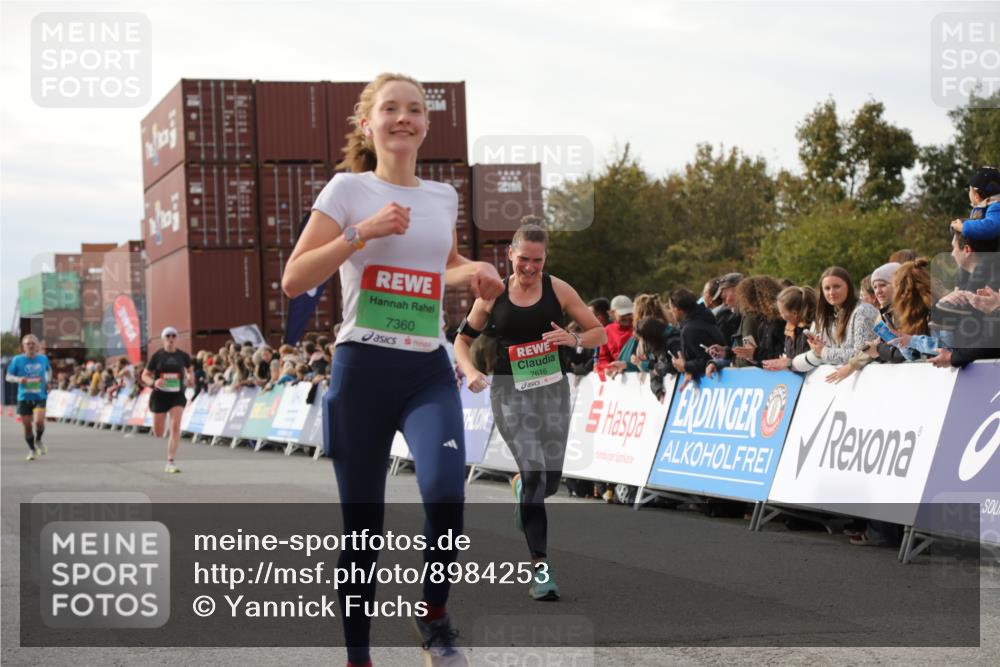 03.10.2025 - Köhlbrandbrückenlauf Yannick Fuchs http://msf.ph/oto/8984253 03.10.2025 16:08:36 Ziel 7283, 7339, 7360, 7616, 7708, 7851, 8279, 8778 meine-sportfotos.de