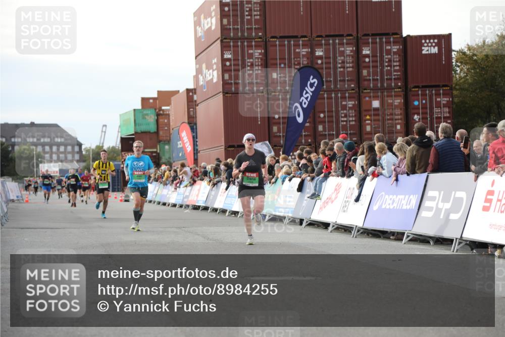 03.10.2025 - Köhlbrandbrückenlauf Yannick Fuchs http://msf.ph/oto/8984255 03.10.2025 16:08:37 Ziel 7283, 7339, 7360, 7616, 7708, 7851, 8279, 8778 meine-sportfotos.de