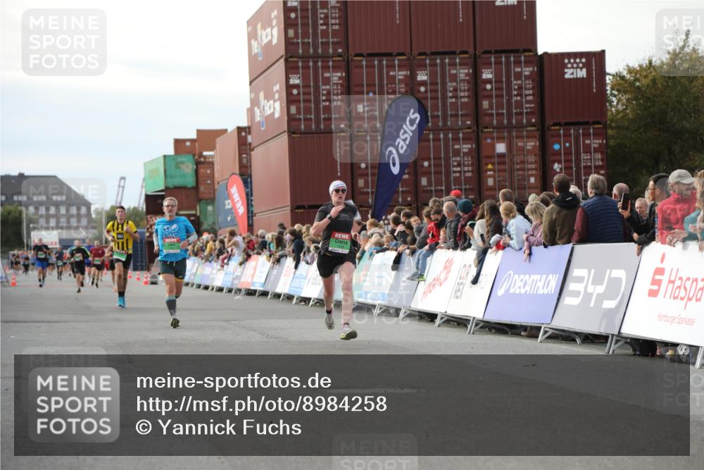 03.10.2025 - Köhlbrandbrückenlauf Yannick Fuchs http://msf.ph/oto/8984258 03.10.2025 16:08:37 Ziel 7283, 7339, 7360, 7616, 7708, 7851, 8279, 8778 meine-sportfotos.de