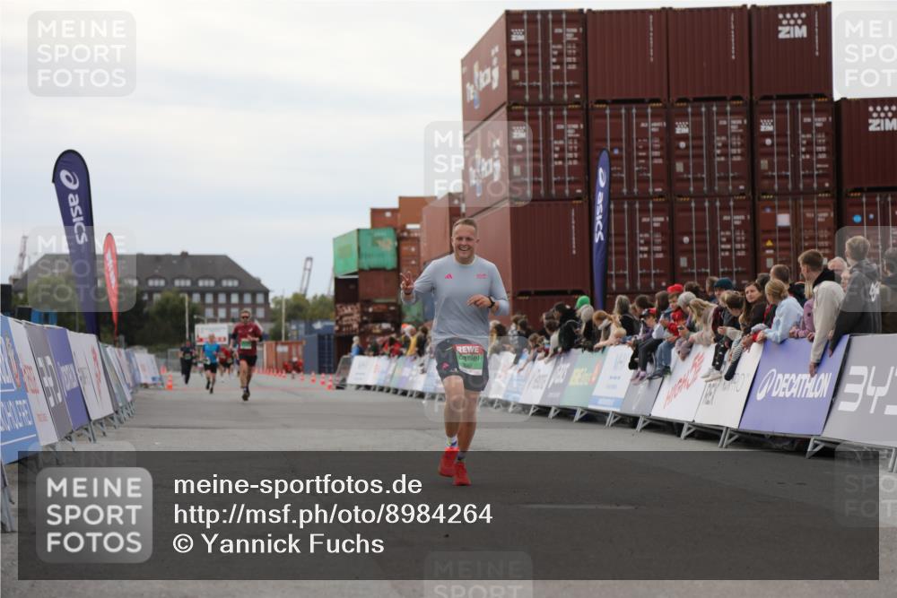 03.10.2025 - Köhlbrandbrückenlauf Yannick Fuchs http://msf.ph/oto/8984264 03.10.2025 15:55:24 Ziel 7197, 8993 meine-sportfotos.de