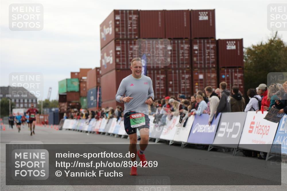 03.10.2025 - Köhlbrandbrückenlauf Yannick Fuchs http://msf.ph/oto/8984269 03.10.2025 15:55:25 Ziel 7197, 8993 meine-sportfotos.de
