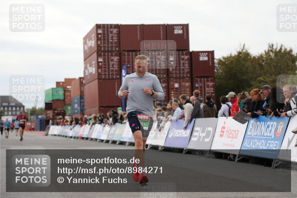 03.10.2025 - Köhlbrandbrückenlauf Yannick Fuchs http://msf.ph/oto/8984271 03.10.2025 15:55:25 Ziel 7197, 8993 meine-sportfotos.de