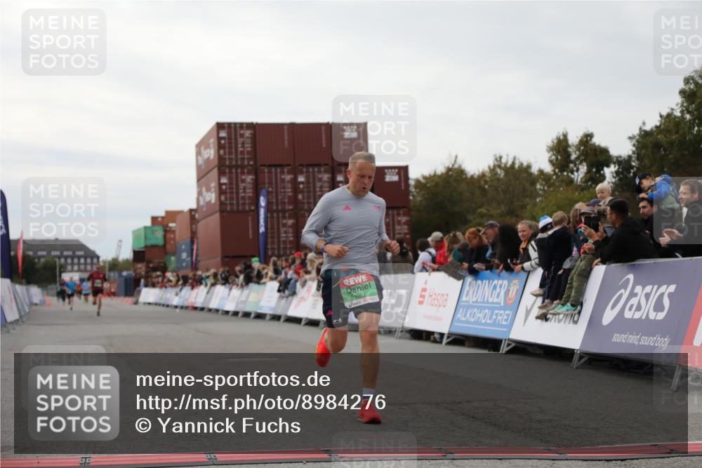 03.10.2025 - Köhlbrandbrückenlauf Yannick Fuchs http://msf.ph/oto/8984276 03.10.2025 15:55:26 Ziel 7030, 8993 meine-sportfotos.de