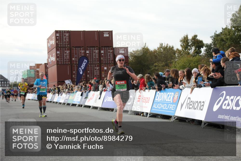 03.10.2025 - Köhlbrandbrückenlauf Yannick Fuchs http://msf.ph/oto/8984279 03.10.2025 16:08:40 Ziel 7283, 7339, 7360, 7616, 8846 meine-sportfotos.de