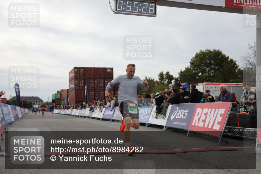 03.10.2025 - Köhlbrandbrückenlauf Yannick Fuchs http://msf.ph/oto/8984282 03.10.2025 15:55:26 Ziel 7030, 8993 meine-sportfotos.de