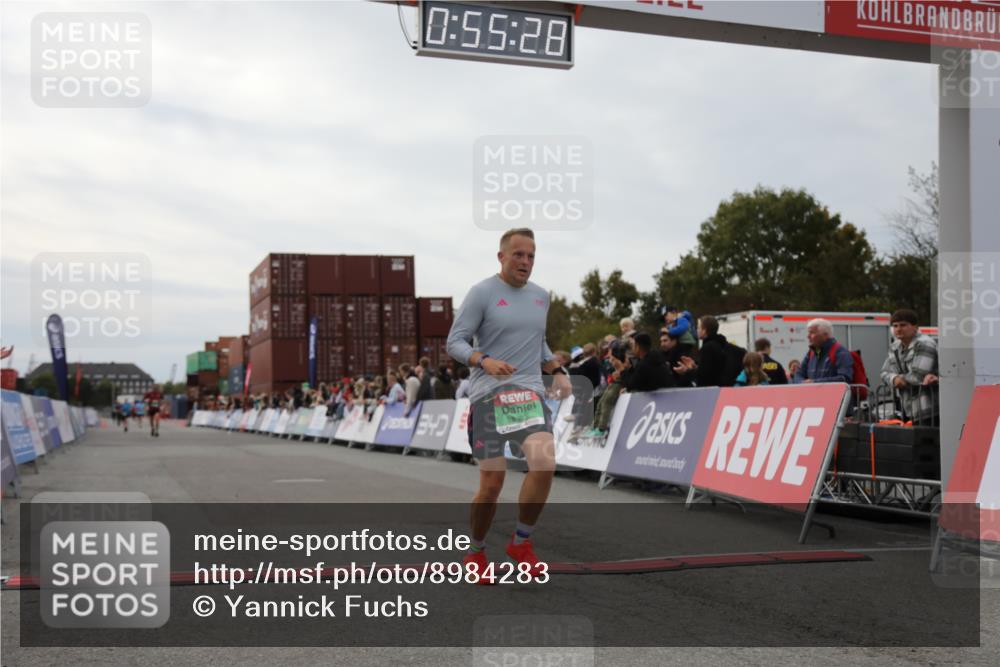 03.10.2025 - Köhlbrandbrückenlauf Yannick Fuchs http://msf.ph/oto/8984283 03.10.2025 15:55:27 Ziel 7030, 8993 meine-sportfotos.de