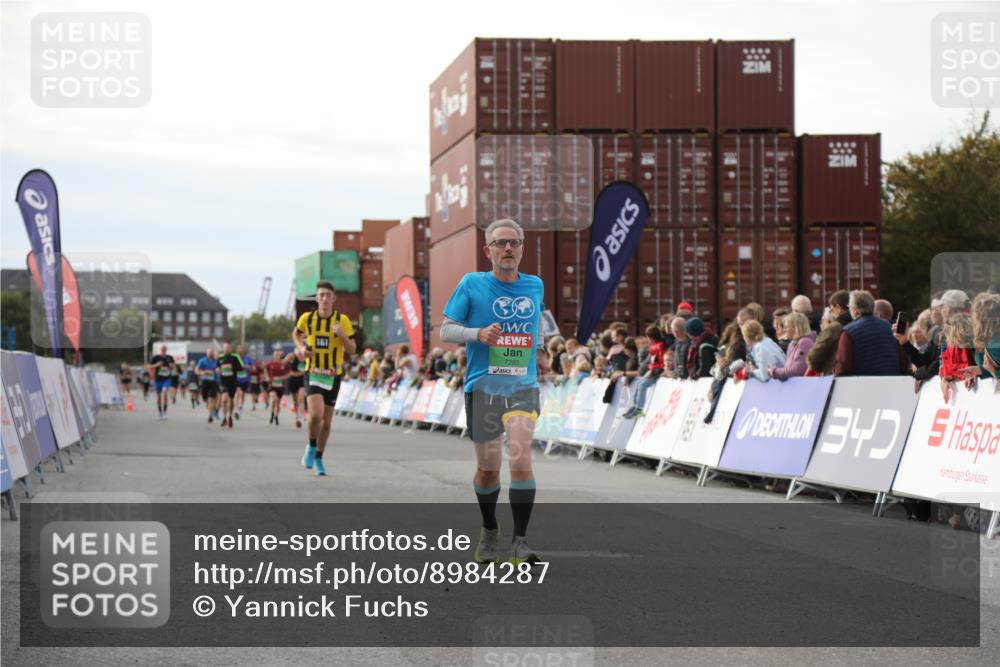 03.10.2025 - Köhlbrandbrückenlauf Yannick Fuchs http://msf.ph/oto/8984287 03.10.2025 16:08:41 Ziel 7283, 7339, 7616, 8846 meine-sportfotos.de