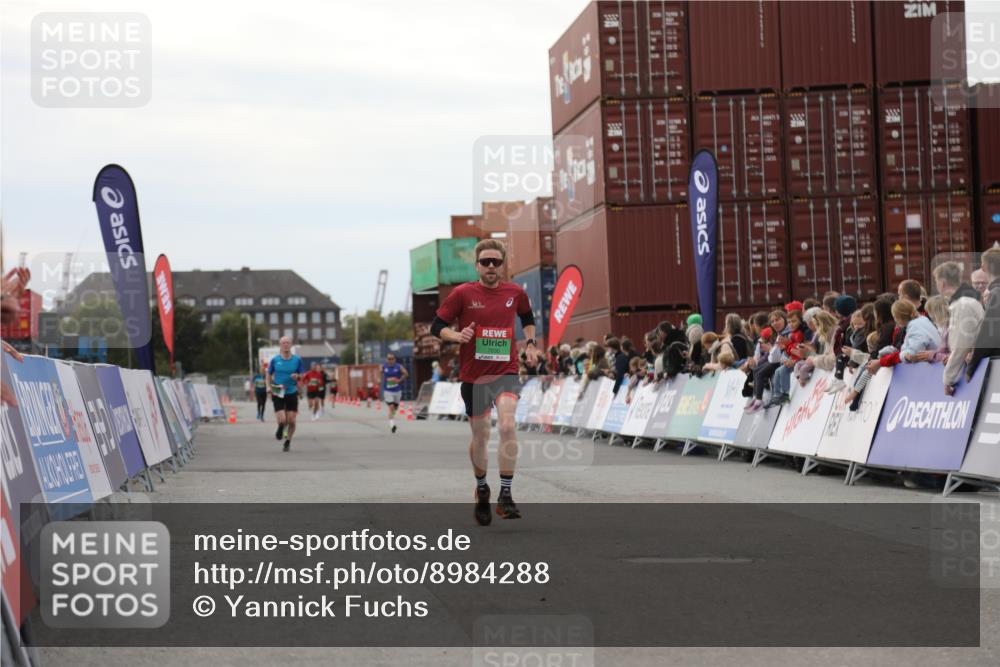 03.10.2025 - Köhlbrandbrückenlauf Yannick Fuchs http://msf.ph/oto/8984288 03.10.2025 15:55:32 Ziel 7030, 7067, 7575 meine-sportfotos.de