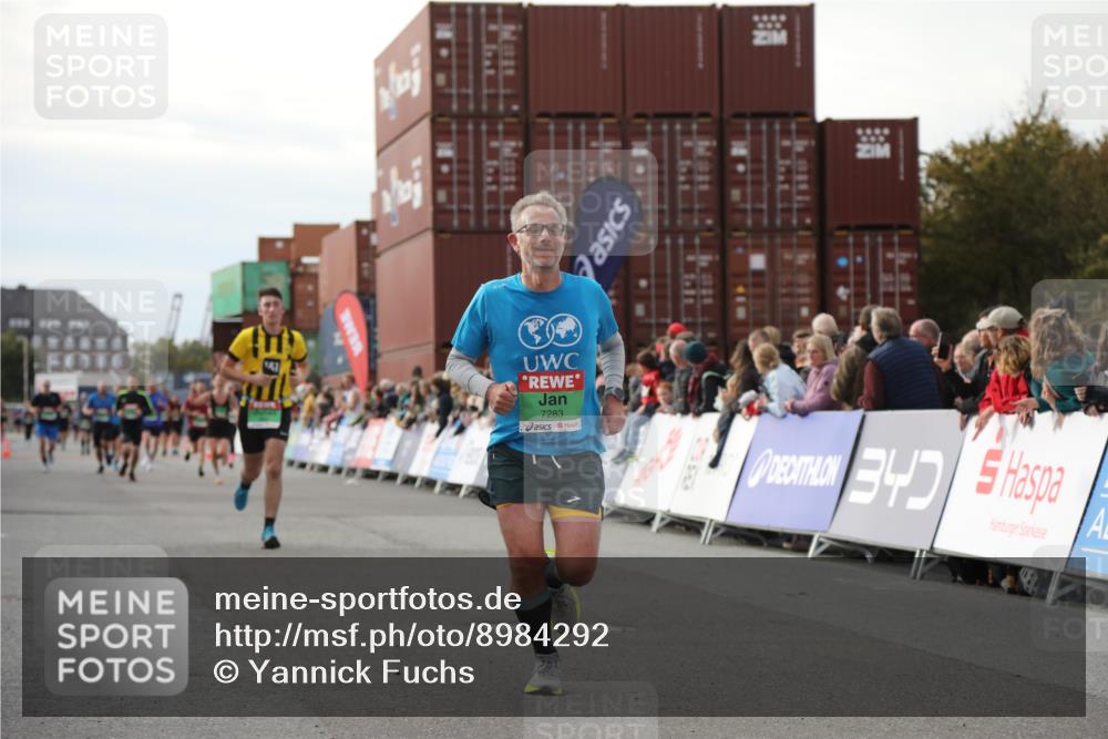 03.10.2025 - Köhlbrandbrückenlauf Yannick Fuchs http://msf.ph/oto/8984292 03.10.2025 16:08:42 Ziel 7283, 7339, 8846 meine-sportfotos.de