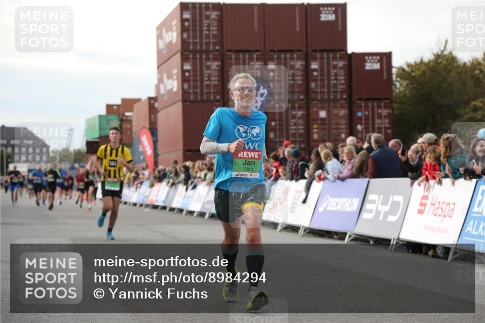03.10.2025 - Köhlbrandbrückenlauf Yannick Fuchs http://msf.ph/oto/8984294 03.10.2025 16:08:42 Ziel 7283, 7339, 8846 meine-sportfotos.de
