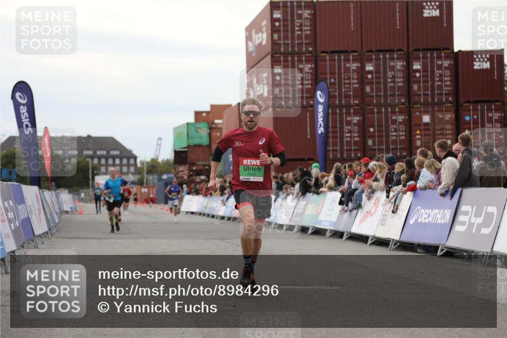 03.10.2025 - Köhlbrandbrückenlauf Yannick Fuchs http://msf.ph/oto/8984296 03.10.2025 15:55:33 Ziel 7030, 7067, 7575 meine-sportfotos.de