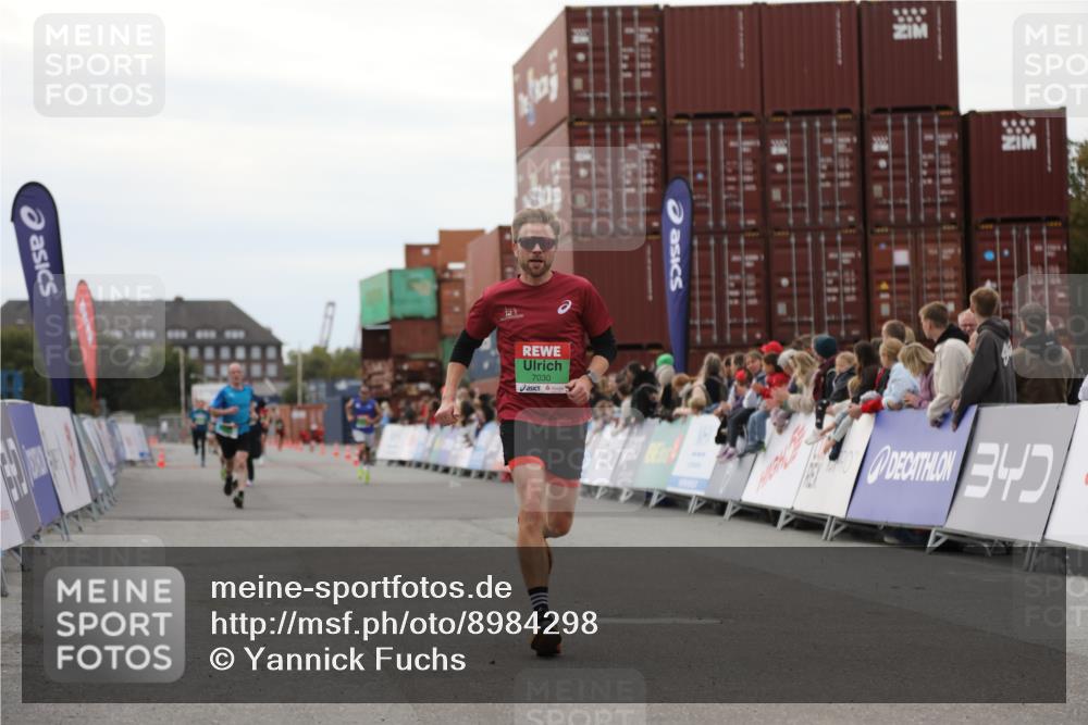 03.10.2025 - Köhlbrandbrückenlauf Yannick Fuchs http://msf.ph/oto/8984298 03.10.2025 15:55:33 Ziel 7030, 7067, 7575 meine-sportfotos.de