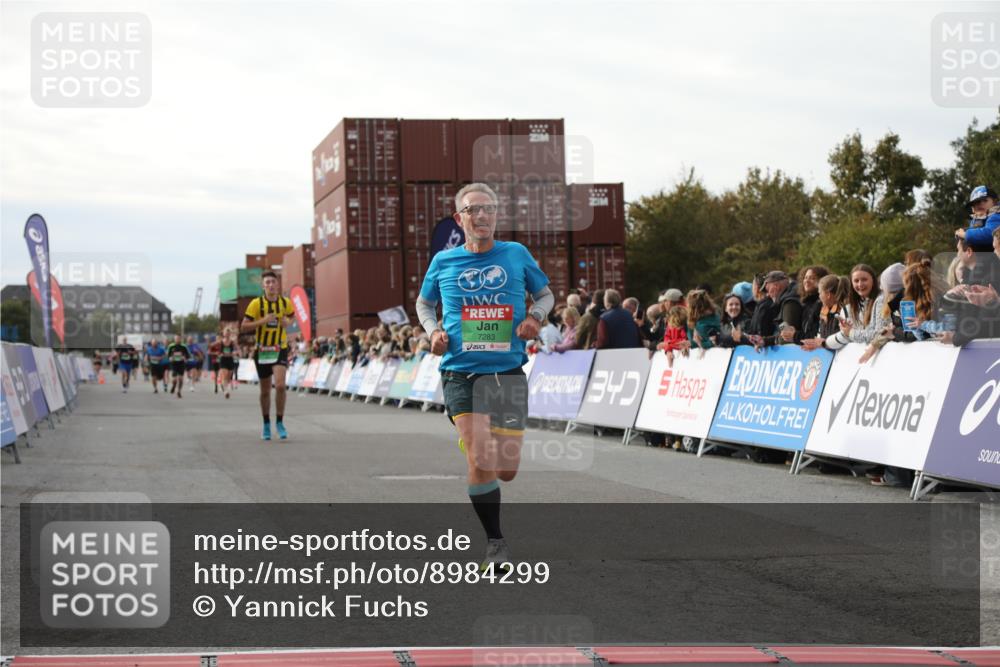 03.10.2025 - Köhlbrandbrückenlauf Yannick Fuchs http://msf.ph/oto/8984299 03.10.2025 16:08:42 Ziel 7283, 7339, 8846 meine-sportfotos.de