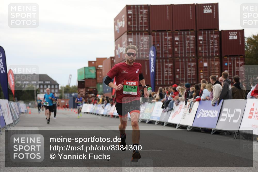 03.10.2025 - Köhlbrandbrückenlauf Yannick Fuchs http://msf.ph/oto/8984300 03.10.2025 15:55:33 Ziel 7030, 7067, 7575 meine-sportfotos.de