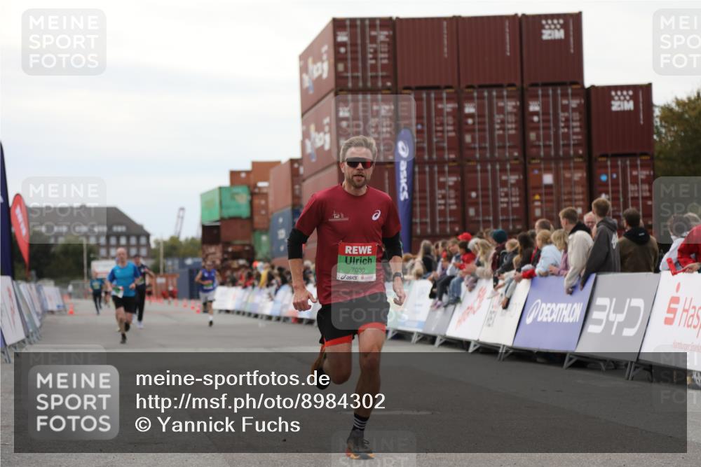 03.10.2025 - Köhlbrandbrückenlauf Yannick Fuchs http://msf.ph/oto/8984302 03.10.2025 15:55:33 Ziel 7030, 7067, 7575 meine-sportfotos.de