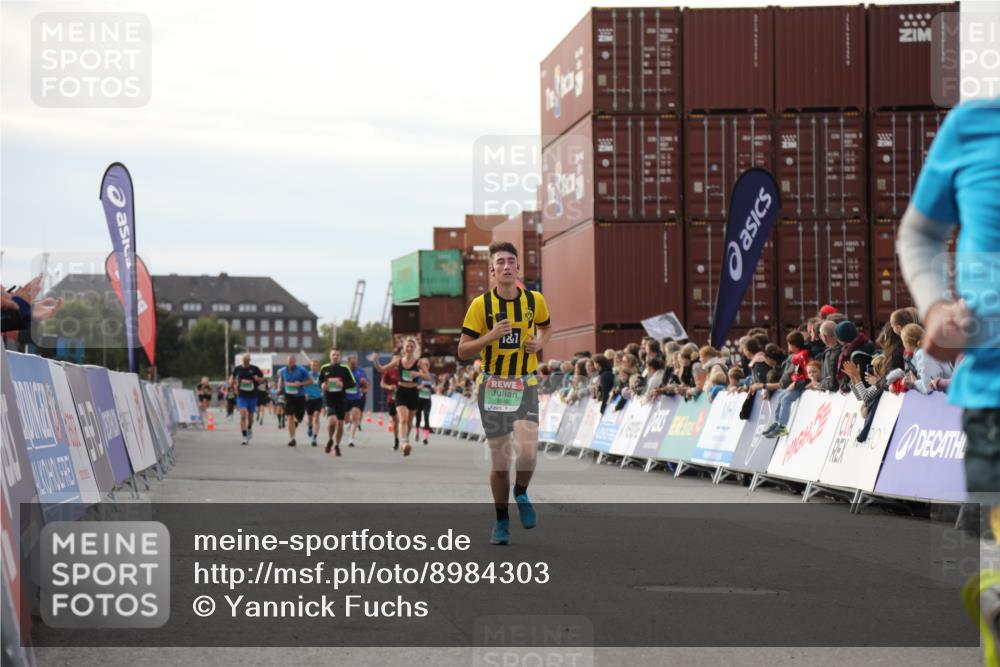03.10.2025 - Köhlbrandbrückenlauf Yannick Fuchs http://msf.ph/oto/8984303 03.10.2025 16:08:43 Ziel 7191, 7283, 7339, 8846 meine-sportfotos.de