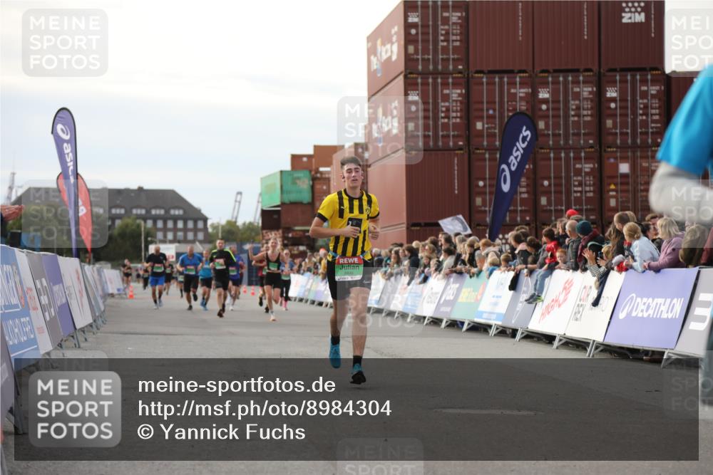 03.10.2025 - Köhlbrandbrückenlauf Yannick Fuchs http://msf.ph/oto/8984304 03.10.2025 16:08:43 Ziel 7191, 7283, 7339, 8846 meine-sportfotos.de