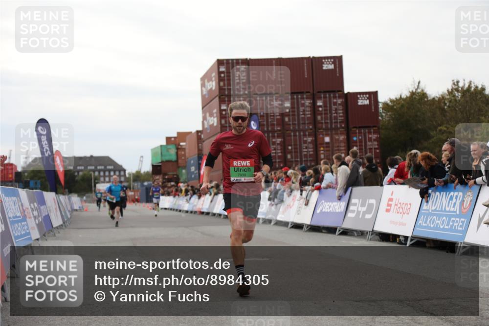 03.10.2025 - Köhlbrandbrückenlauf Yannick Fuchs http://msf.ph/oto/8984305 03.10.2025 15:55:33 Ziel 7030, 7067, 7575 meine-sportfotos.de