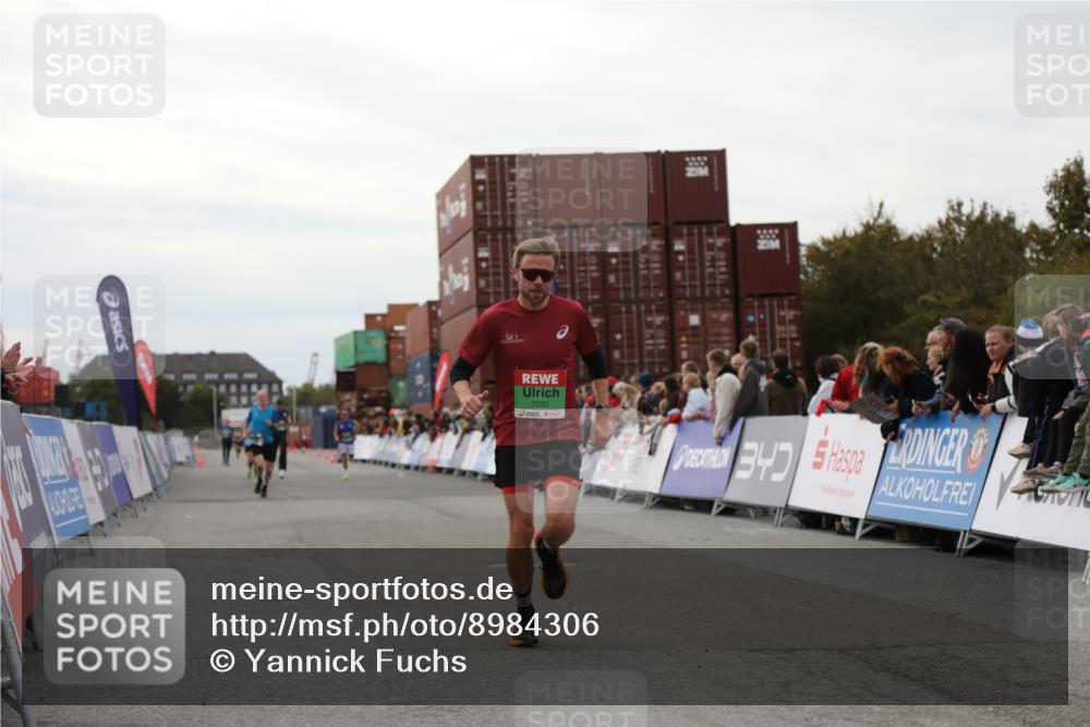 03.10.2025 - Köhlbrandbrückenlauf Yannick Fuchs http://msf.ph/oto/8984306 03.10.2025 15:55:34 Ziel 7030, 7067, 7575, 8594, 8942 meine-sportfotos.de