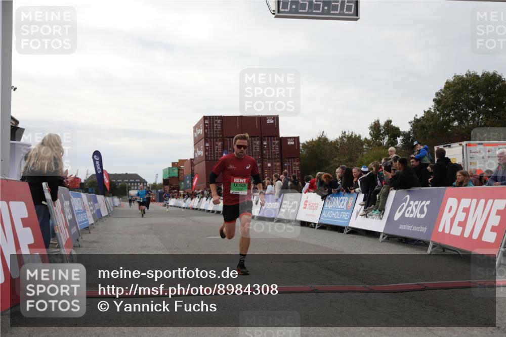 03.10.2025 - Köhlbrandbrückenlauf Yannick Fuchs http://msf.ph/oto/8984308 03.10.2025 15:55:34 Ziel 7030, 7067, 7575, 8594, 8942 meine-sportfotos.de