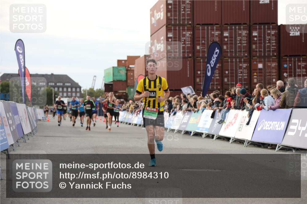 03.10.2025 - Köhlbrandbrückenlauf Yannick Fuchs http://msf.ph/oto/8984310 03.10.2025 16:08:44 Ziel 7191, 7283, 7339, 8118, 8846 meine-sportfotos.de