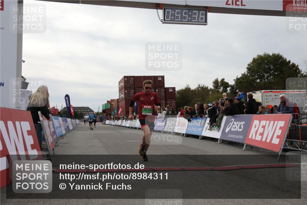 03.10.2025 - Köhlbrandbrückenlauf Yannick Fuchs http://msf.ph/oto/8984311 03.10.2025 15:55:34 Ziel 7030, 7067, 7575, 8594, 8942 meine-sportfotos.de