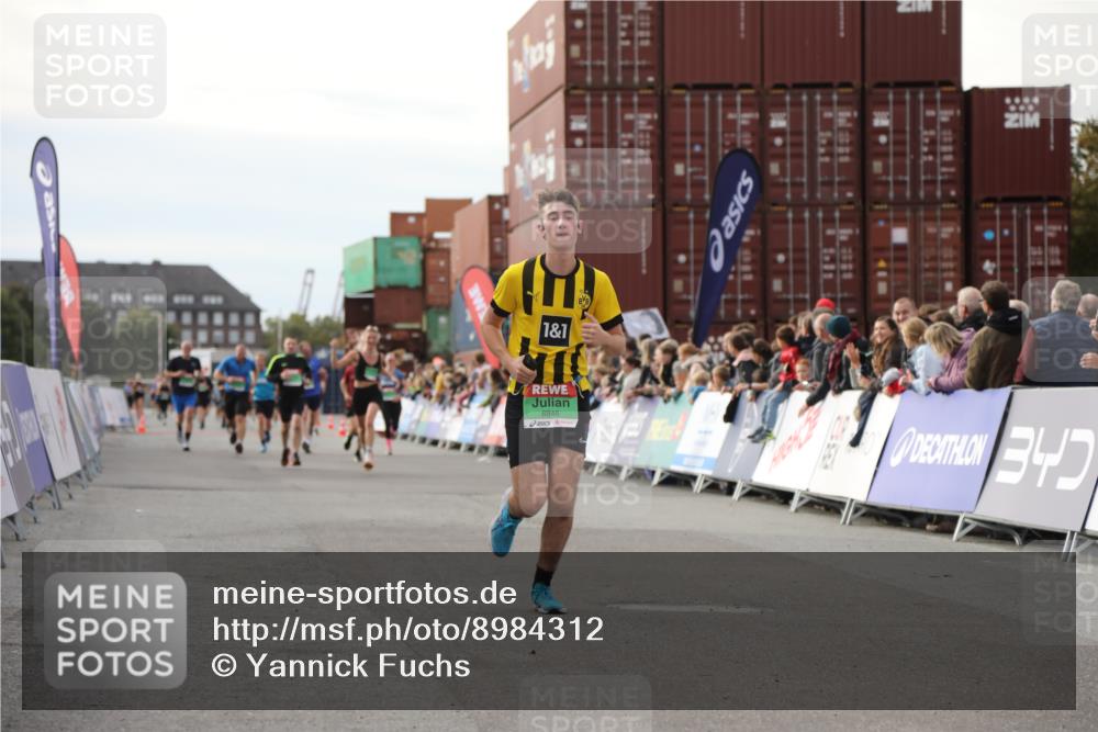 03.10.2025 - Köhlbrandbrückenlauf Yannick Fuchs http://msf.ph/oto/8984312 03.10.2025 16:08:44 Ziel 7191, 7283, 7339, 8118, 8846 meine-sportfotos.de