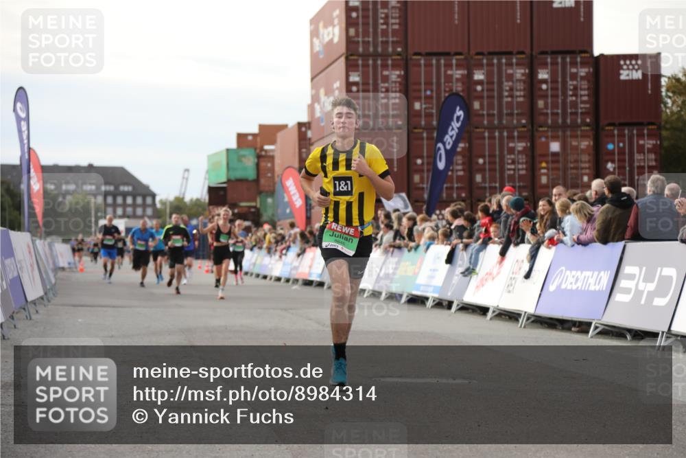 03.10.2025 - Köhlbrandbrückenlauf Yannick Fuchs http://msf.ph/oto/8984314 03.10.2025 16:08:44 Ziel 7191, 7283, 7339, 8118, 8846 meine-sportfotos.de