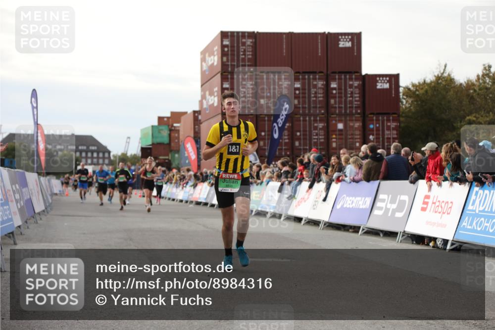 03.10.2025 - Köhlbrandbrückenlauf Yannick Fuchs http://msf.ph/oto/8984316 03.10.2025 16:08:44 Ziel 7191, 7283, 7339, 8118, 8846 meine-sportfotos.de