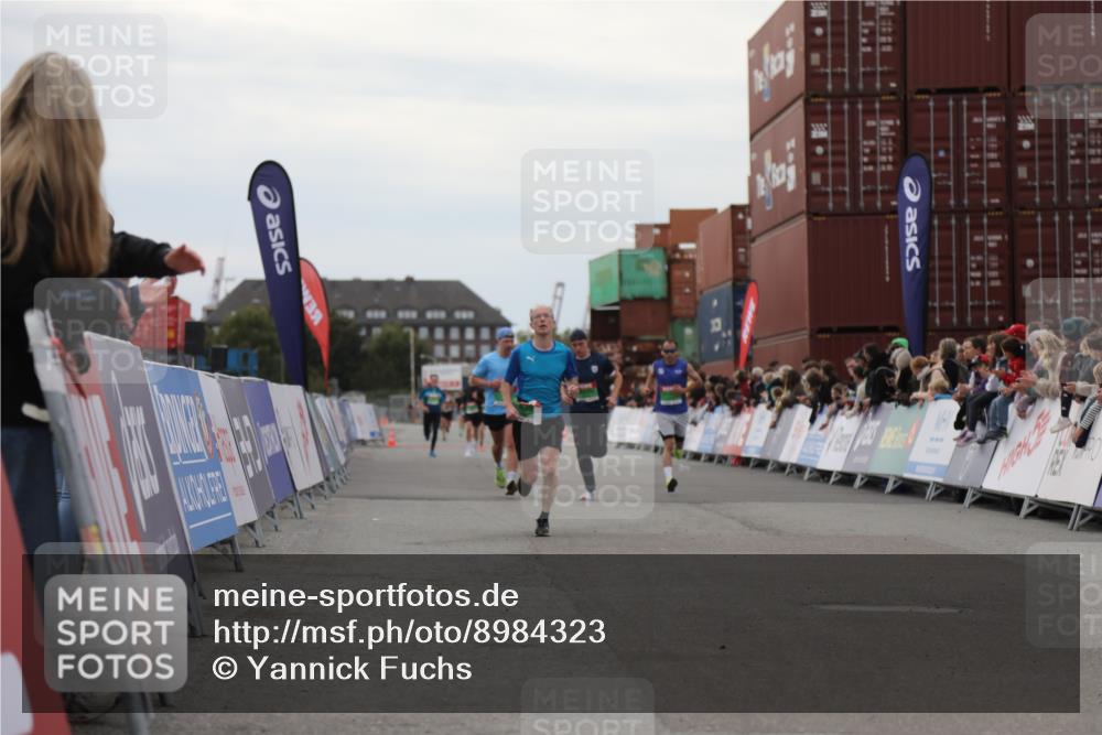 03.10.2025 - Köhlbrandbrückenlauf Yannick Fuchs http://msf.ph/oto/8984323 03.10.2025 15:55:36 Ziel 7030, 7067, 7575, 8594, 8942 meine-sportfotos.de