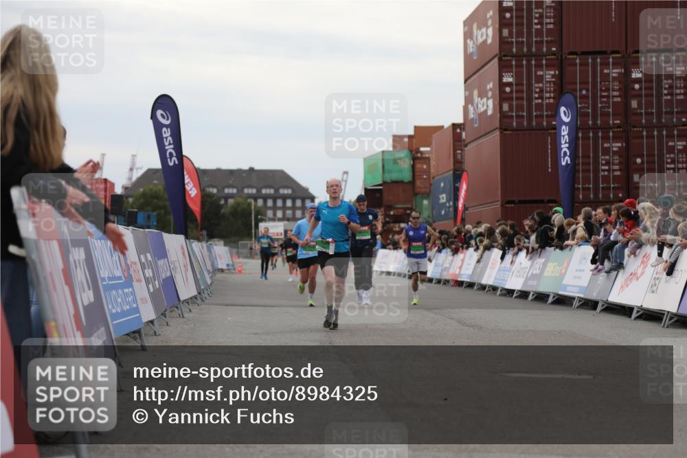 03.10.2025 - Köhlbrandbrückenlauf Yannick Fuchs http://msf.ph/oto/8984325 03.10.2025 15:55:36 Ziel 7030, 7067, 7575, 8594, 8942 meine-sportfotos.de