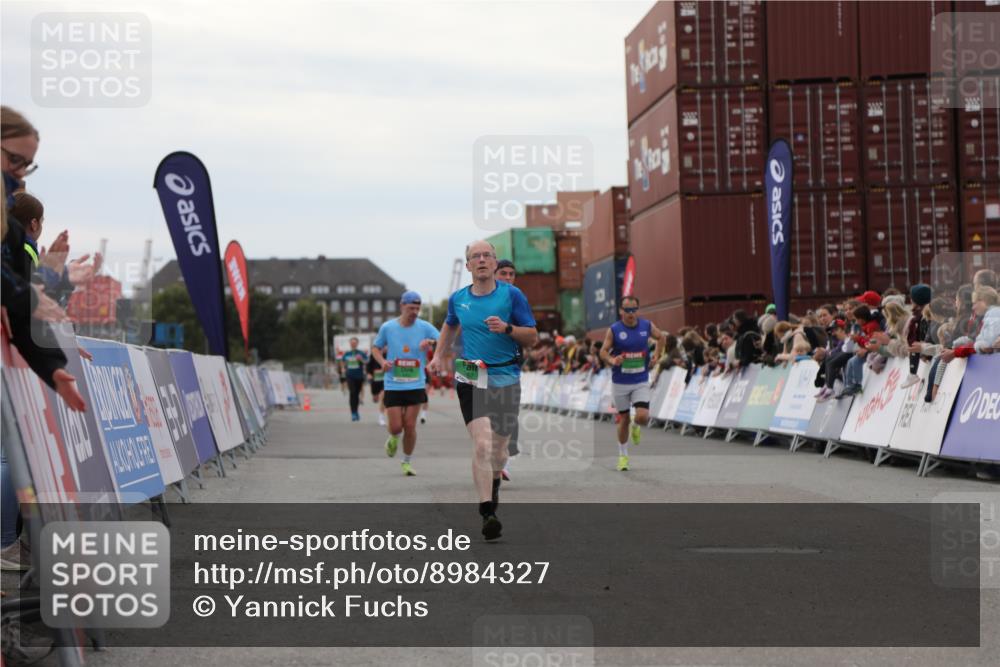 03.10.2025 - Köhlbrandbrückenlauf Yannick Fuchs http://msf.ph/oto/8984327 03.10.2025 15:55:38 Ziel 7030, 7067, 7575, 8594, 8942 meine-sportfotos.de