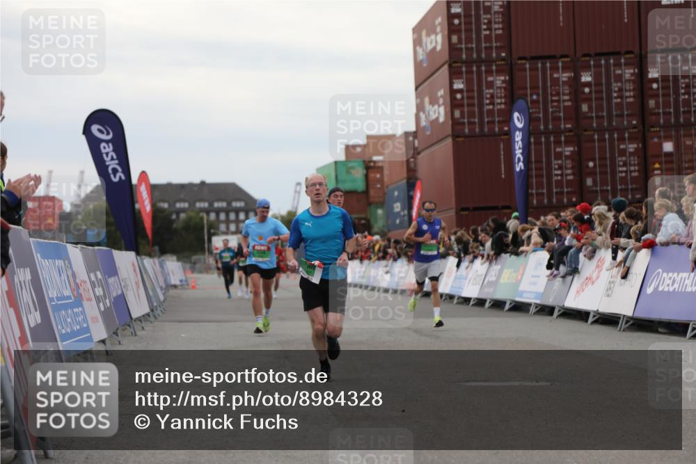 03.10.2025 - Köhlbrandbrückenlauf Yannick Fuchs http://msf.ph/oto/8984328 03.10.2025 15:55:38 Ziel 7030, 7067, 7575, 8594, 8942 meine-sportfotos.de
