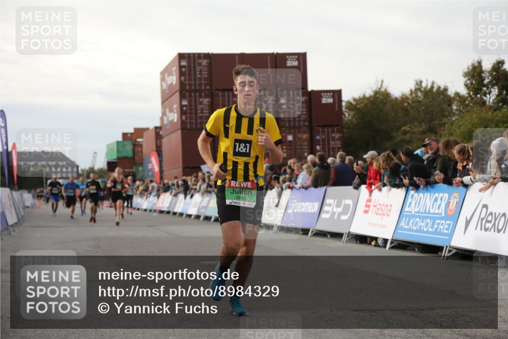 03.10.2025 - Köhlbrandbrückenlauf Yannick Fuchs http://msf.ph/oto/8984329 03.10.2025 16:08:46 Ziel 7141, 7191, 7283, 8118, 8846, 8931 meine-sportfotos.de