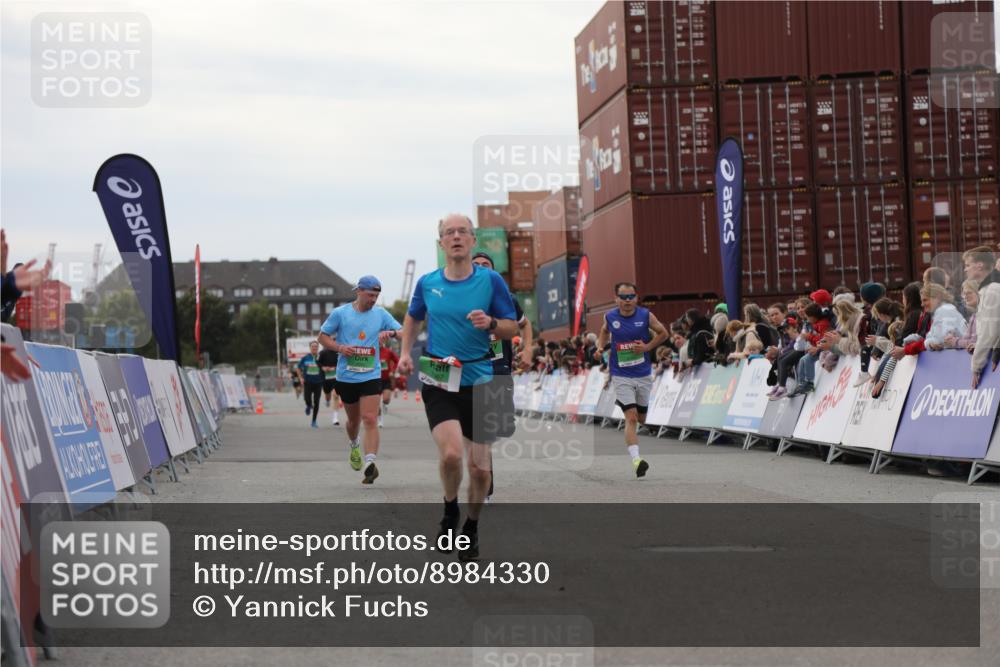 03.10.2025 - Köhlbrandbrückenlauf Yannick Fuchs http://msf.ph/oto/8984330 03.10.2025 15:55:38 Ziel 7030, 7067, 7575, 8594, 8942 meine-sportfotos.de