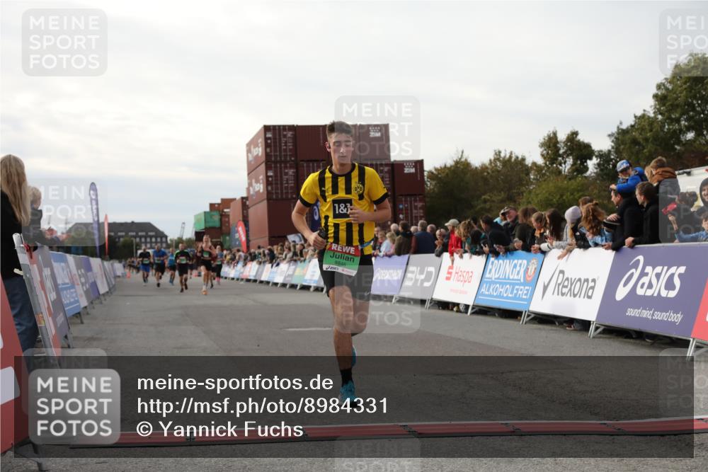 03.10.2025 - Köhlbrandbrückenlauf Yannick Fuchs http://msf.ph/oto/8984331 03.10.2025 16:08:46 Ziel 7141, 7191, 7283, 8118, 8846, 8931 meine-sportfotos.de